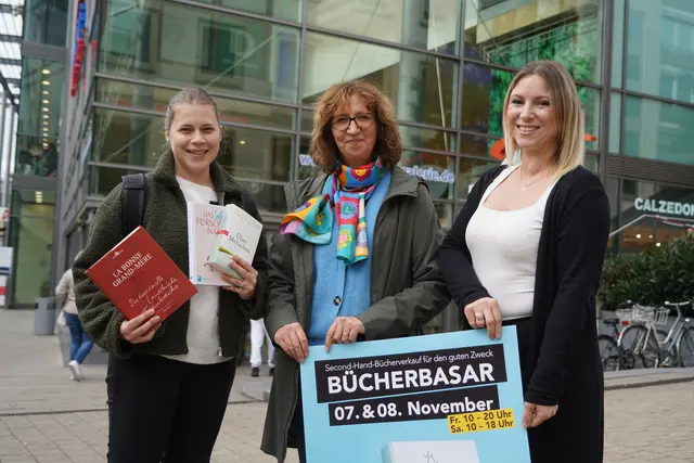 Anna Eickhoff und Andrea Boyer vom Lions Club Pforzheim – Bertha Benz freuen sich zusammen mit Janine Lockner von der Schlössle Galerie (von links) auf den Bücherbasar und die Aktion zur Diabetes-Vorsorge. | Foto: Lions Club Pforzheim - Bertha Benz