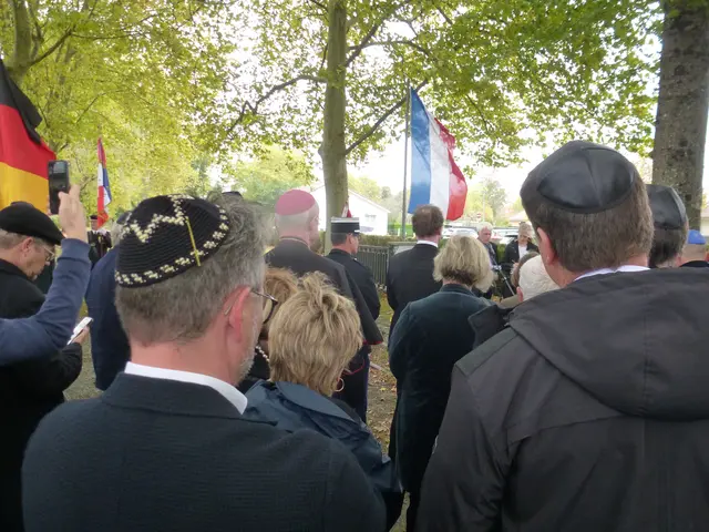 Zu Beginn der Veranstaltung. Kippot sind Pflicht. | Foto: leins