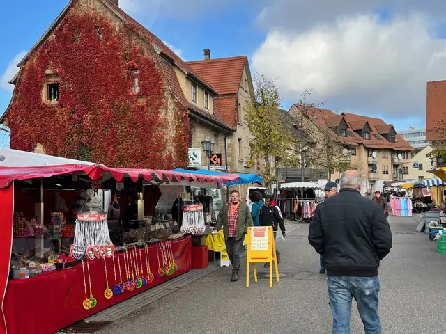 Der Kerwemarkt am Montag bietet viel Abwechslung, etwa feine Naschereien. Zudem gibt es ein breites kulinarisches Angebot. | Foto: Claudia Pospieszczyk