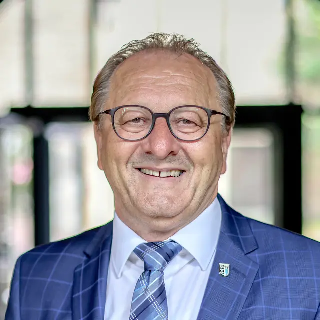 Bürgermeister Thomas Nowitzki lädt alle zum Bummeln ein. | Foto: Tom Rebel