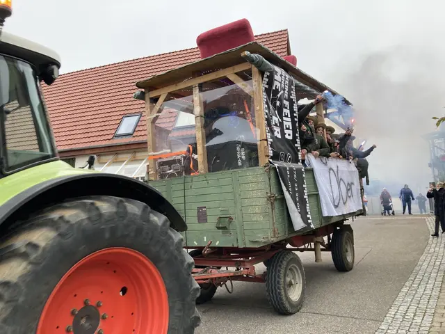 Laut und bunt präsentiert sich die Kerwe in Neibsheim jedes Jahr. Dort feiert dieses Mal der Jahrgang 2007. | Foto: Katrin Gerweck