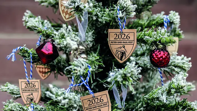 Die Peter-und-Paul-Festbändel 2026 sind jetzt im Vorverkauf. | Foto: Thomas Rebel