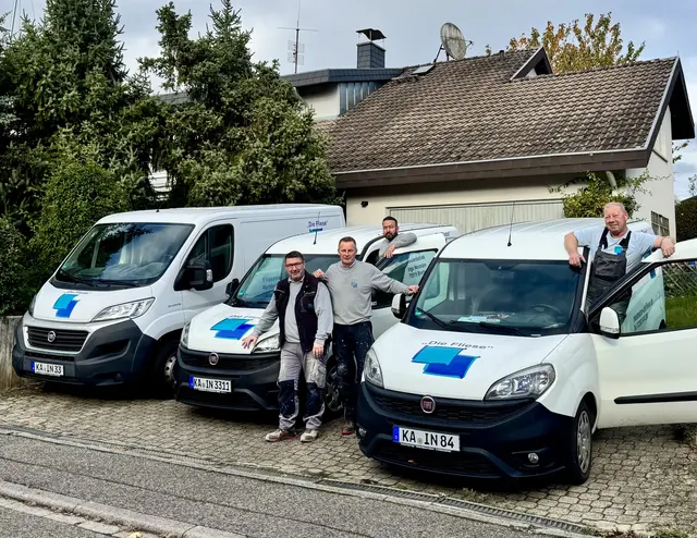 Seit 25 Jahren steht der Brettener Handwerksbetrieb „Die Fliese“ für Qualität und verlässlichen Service, auch dank des Teams, sagt Inhaber und Meister Ingo Neumann (Zweiter von links). | Foto: Bettina Neumann