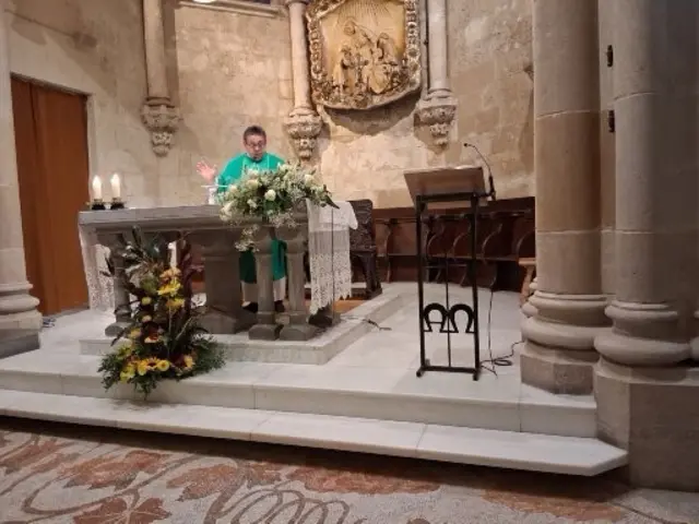 Pfr. Maiba liest eine Messe in der Krypta | Foto: ©H-M Maiba