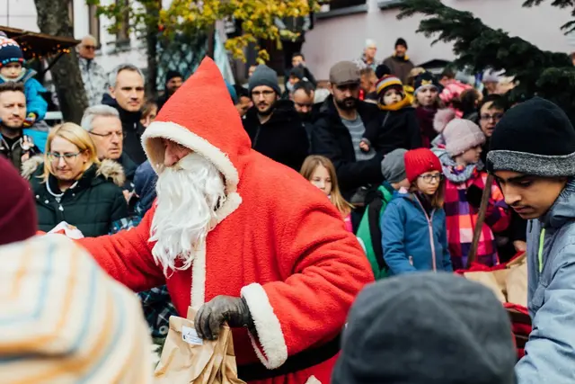 Ein herzliches Willkommen dem Weihnachtsmann. | Foto: Annalena Wawra