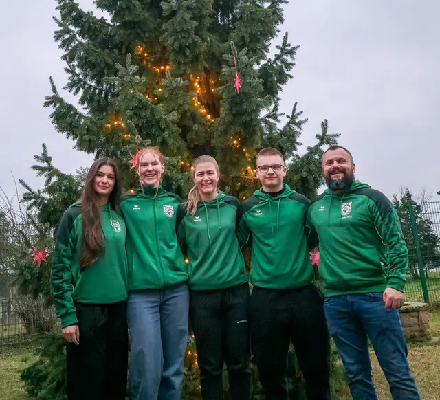 Unterm Tannenbaum: Fröhliche KKS-Schützen nach zwei Siegen am dritten Advent. | Foto: kks