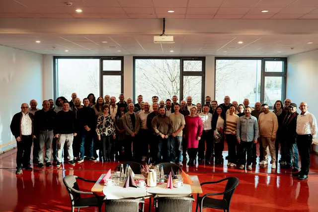 Bei der Neff GmbH am BSH-Standort in Bretten wurden jetzt insgesamt 53 Mitarbeitende geehrt. Sie halten seit 25 beziehungsweise 40 Jahren dem Hersteller von elektronischen Hausgeräten die Treue. | Foto: BSH Hausgeräte GmbH