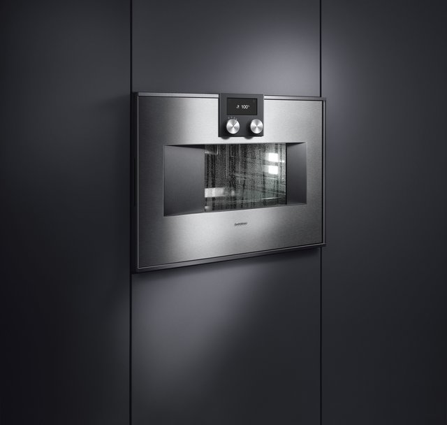 The combi-steam ovens 400 series with fully automatic cleaning system. In January 2015 and world first: a fully automatic cleaning system for all combi-steam ovens 400 series with fixed inlet and outlet water connection – cleaning with unrivalled hygiene.